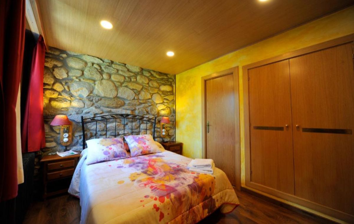 Hostal Vall d'Àneu : 2 Nits d'Allotjament + Esmorzar buffet per a 2 persones