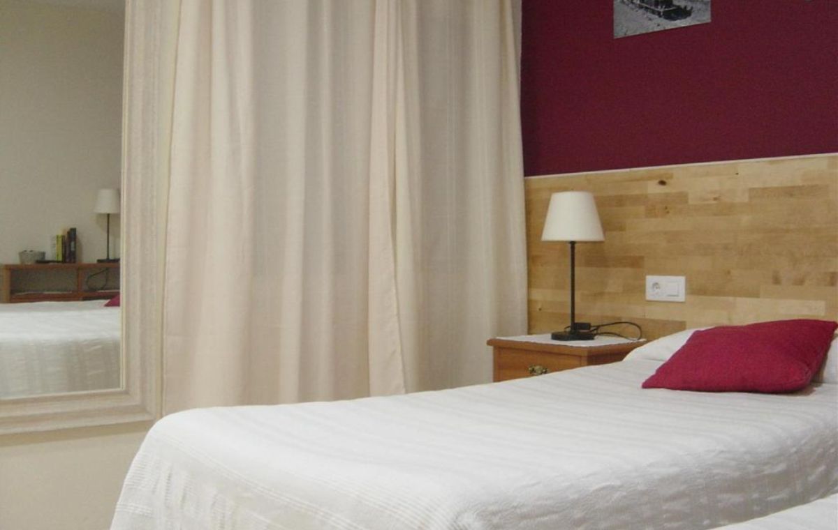 Hostal Can Massot: 1 Nit d'Allotjament + Esmorzar - Per a 2 persones