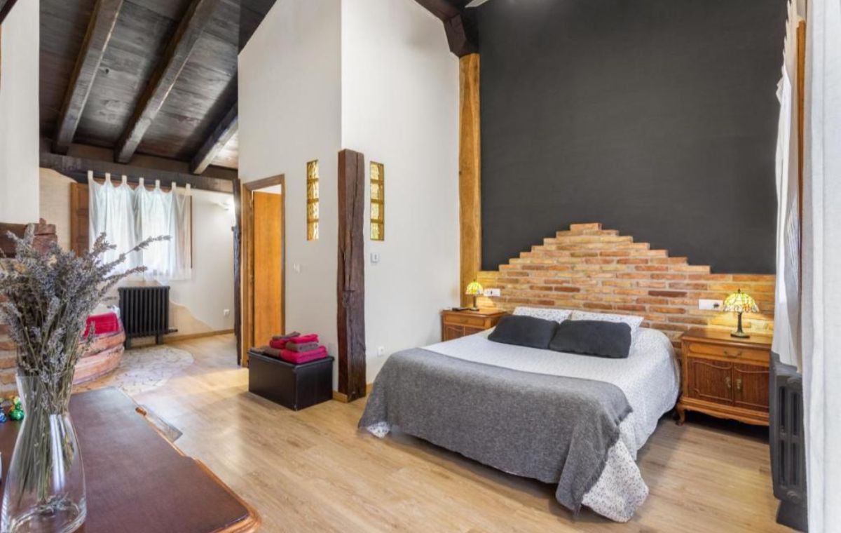 Casa Rural Senderuela: 1 noche en habitación con jacuzzi con desayuno para 2 personas