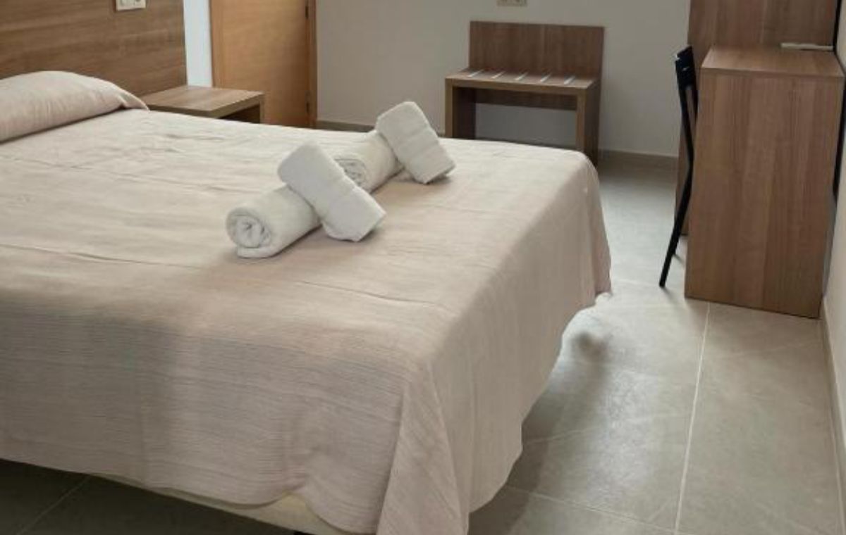 Hotel Blasón Junior : 1 noche en hab.superior con desayuno para 2 personas.