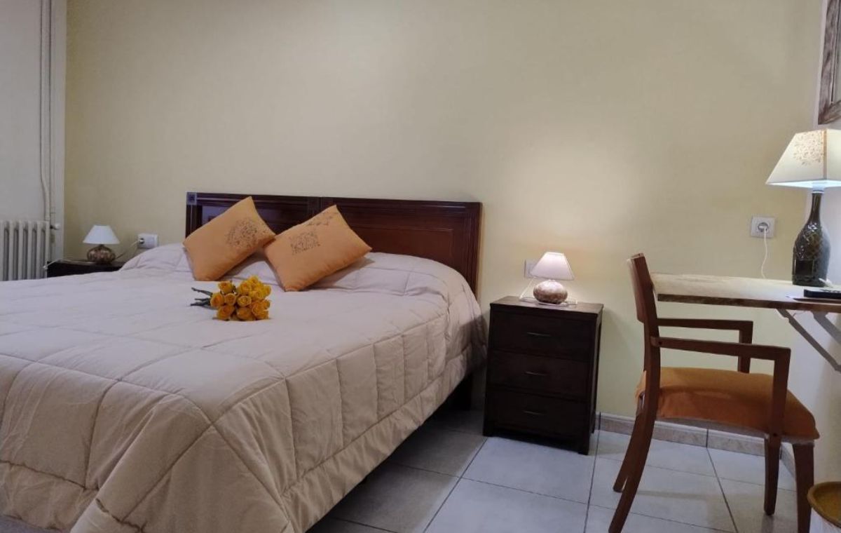 Hostal Can Massot Pet Friendly: 2 Nits d'Allotjament - Per a 2 persones + Mascota