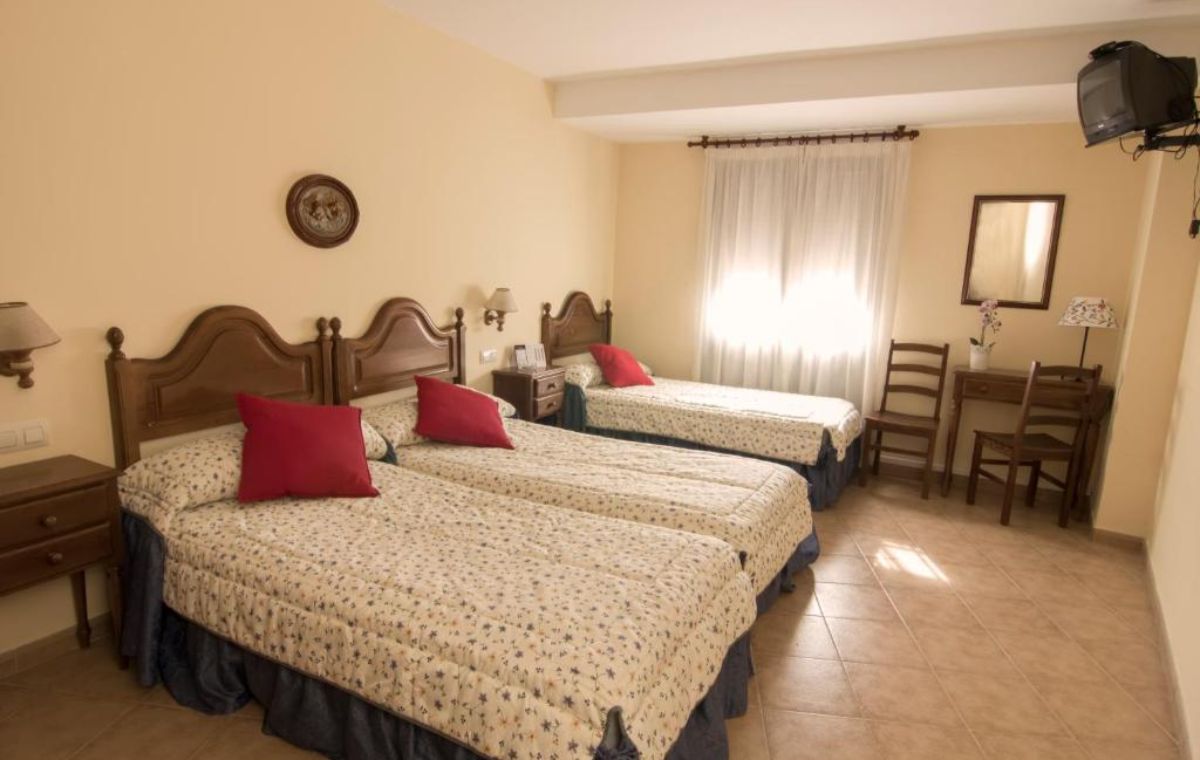 Hotel Mayno: 2 Noches de Alojamiento + Desayuno - Para 2 Adultos + 1 Niñ@