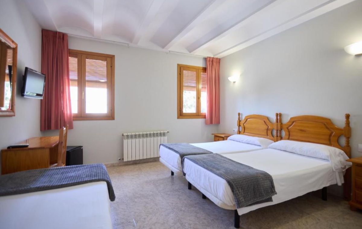  Hotel Jerica *** : 1 Noche de Alojamiento+ Desayuno- Para 2 Adultos + 2 Niñ@s