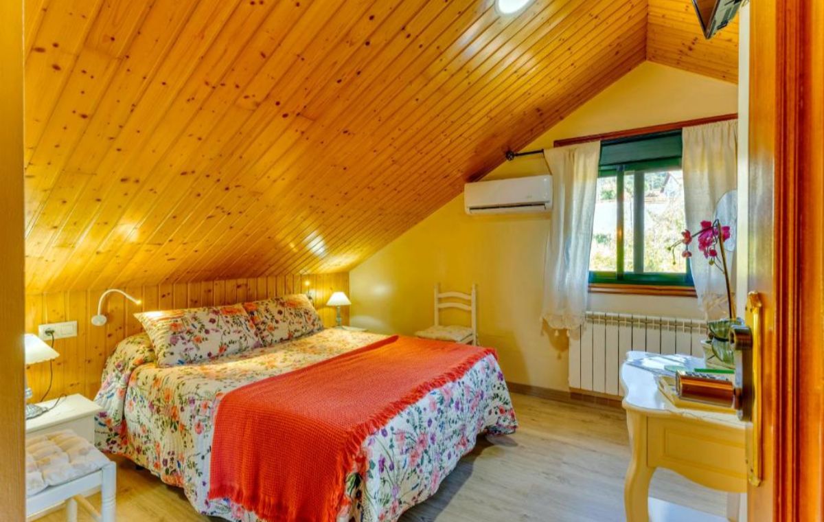 Casa Rural Os Carballos PET FRIENDLY:  1 noche con desayuno para 2 personas + mascota
