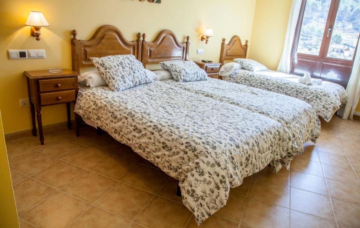 Hotel Mayno: 1 Noche de Alojamiento + Desayuno - Para 2 Adultos + 1 Niñ@