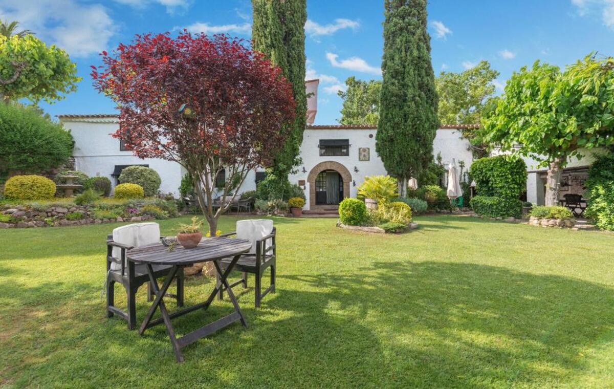 Comarquinal Bioresort -PET FRIENDLY:  1 nit d'allotjament + esmorzar- Per a 2 persones + Mascota