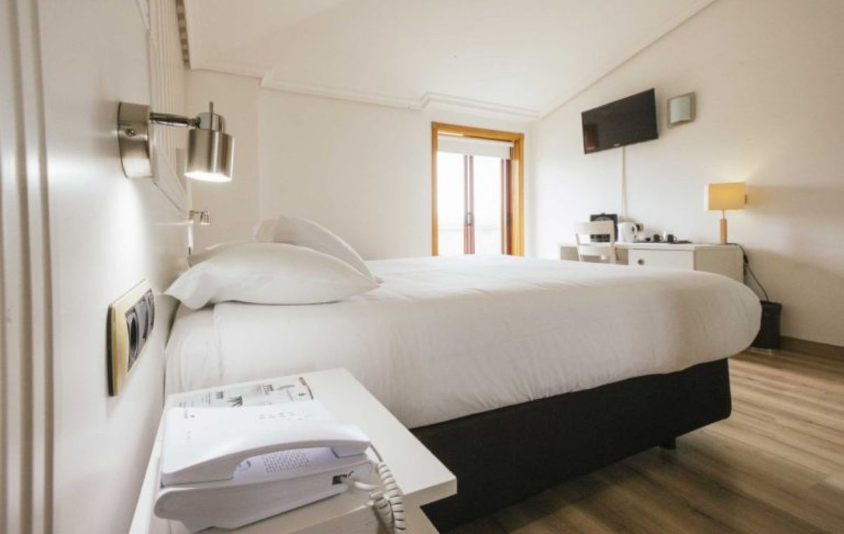 Hotel Alfonso I: 1 noche con desayuno en habitación superior para 2 personas