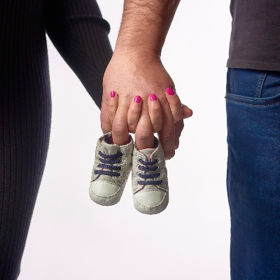 Sesión fotográfica para embarazadas en estudio, exterior o a domicilio