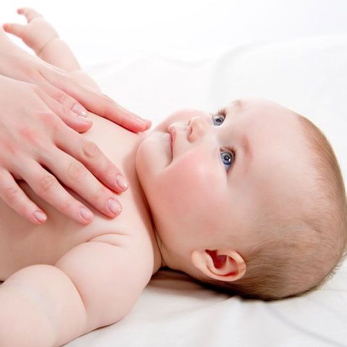 Pilates para mamás y bebés en grupo