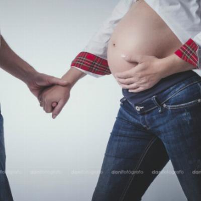 Sesión fotográfica para embarazadas en estudio