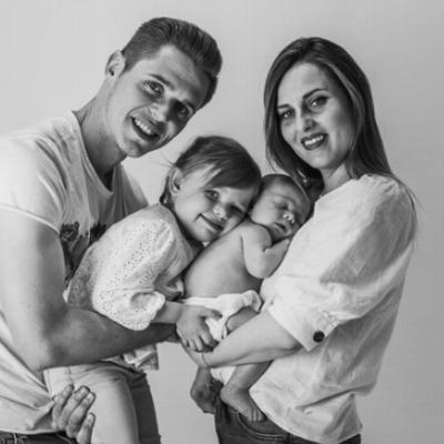 Sesión fotográfica profesional familiar en estudio o exteriores