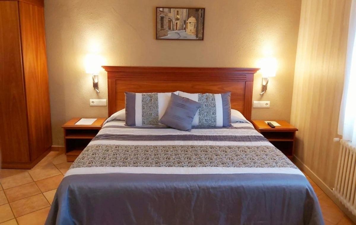 Hotel La Quadra:1 nit d’allotjament  + esmorzar + detall de benvinguda per a 2 persones