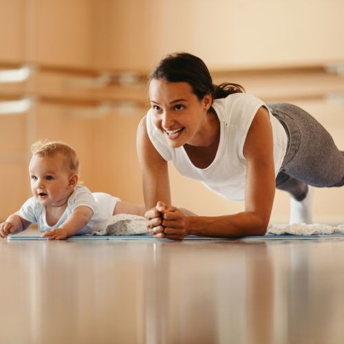 Clase grupal MAMIfit con bebé