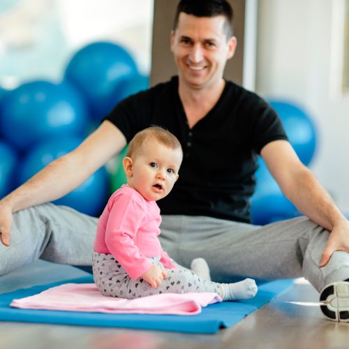 Clase grupal PAPIfit con bebé