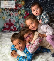 Sesión fotográfica familia en estudio