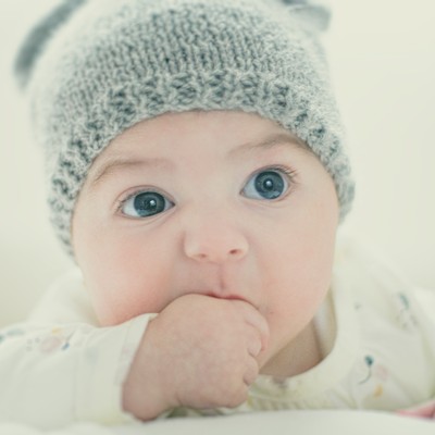 Sesión fotográfica para bebés en exteriores o a domicilio