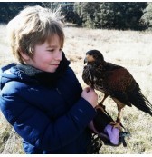 Sesión fotográfica posando con un ave rapaz