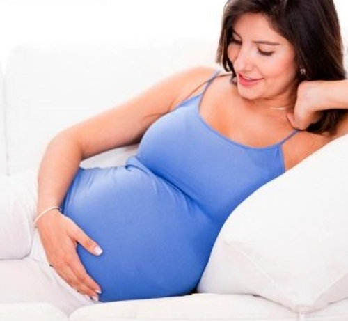 Sesión fotográfica para embarazadas en exteriores o a domicilio